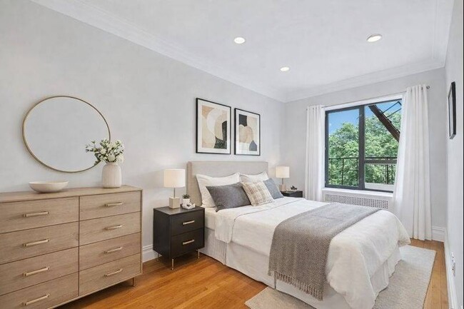 Photo - 420 Central Prk W