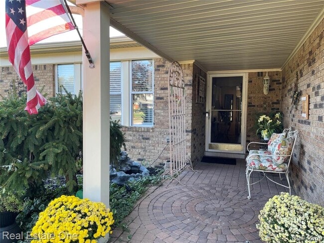 Photo - 5255 Folkstone Dr