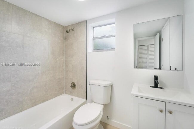 Photo - 12215 W Dixie Hwy Unidad 107