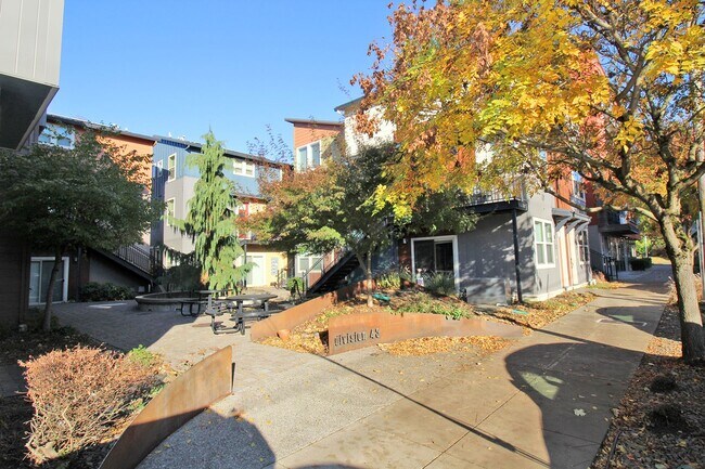 Photo - SE DIVISION/HAWTHORNE LOFT: FULLY FURNISHED