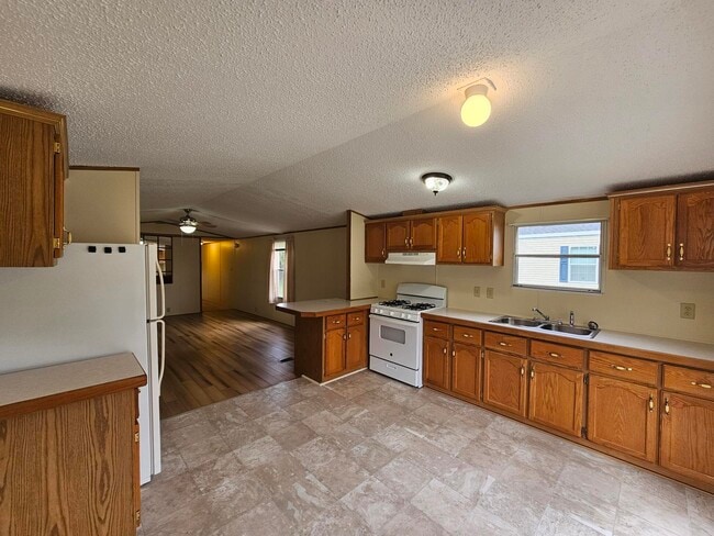 17 Sunnyfield Dr