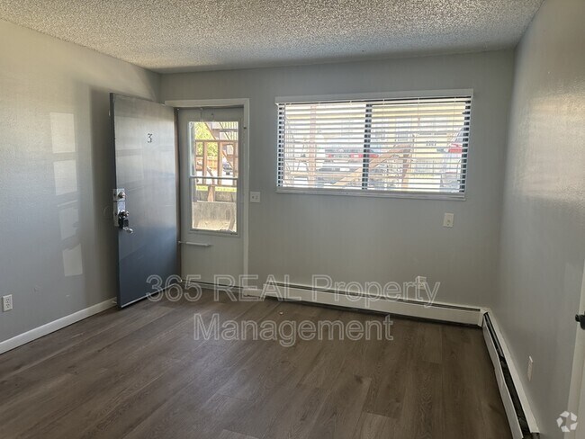 Building Photo - 2519 27th St Unit 3 Rental