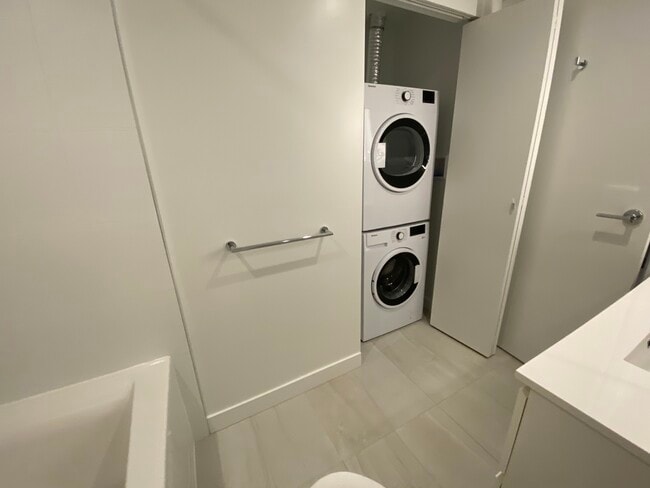 Photo - 13615 Fraser Hwy