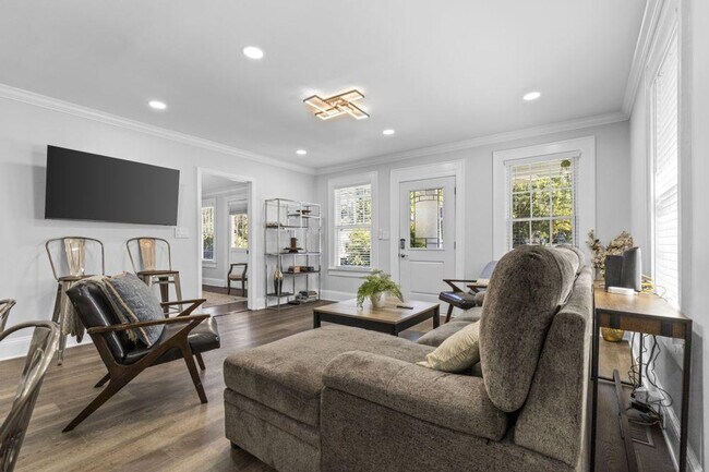 Building Photo - 822 Parkwood Ave Rental