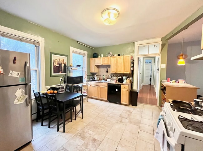 Building Photo - 12 Bucknam St Unit 2