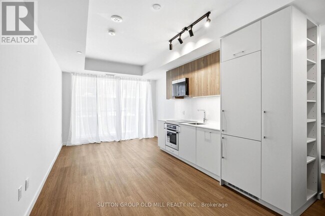 Photo - 689 The Queensway Unit 329