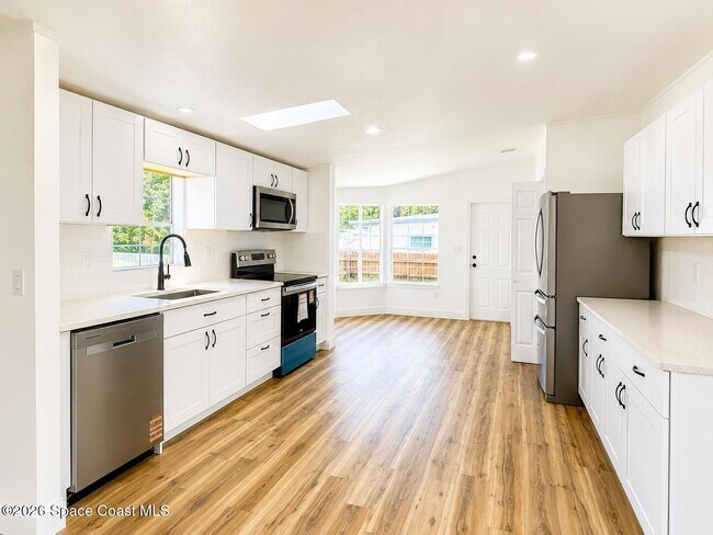 Photo - 1565 Seneca Dr