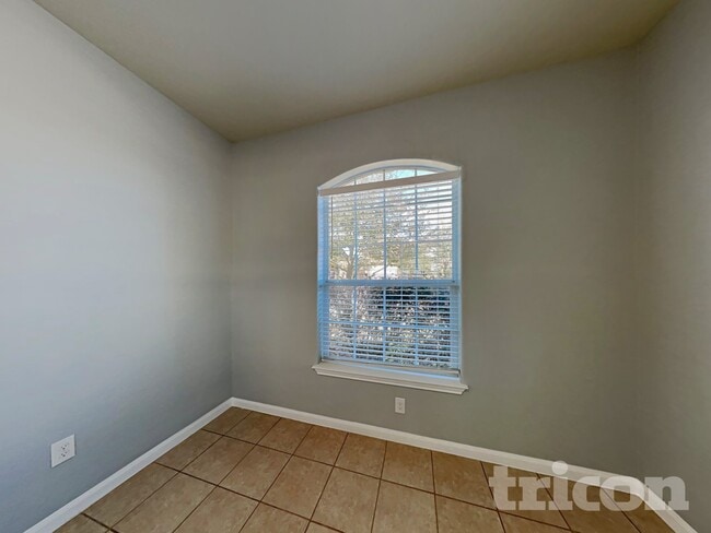 Photo - 417 Sapphire Ln