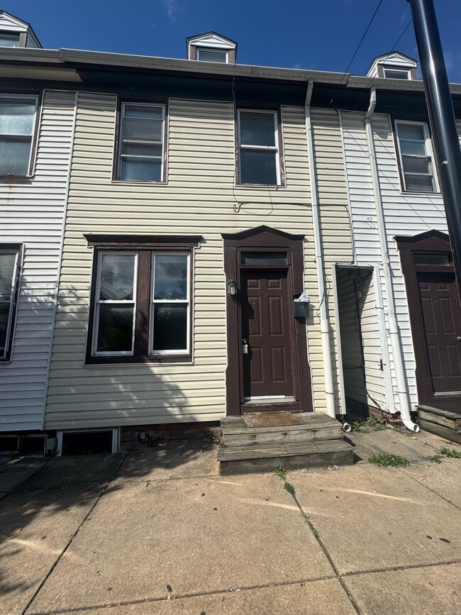 Building Photo - 138 S Penn St Rental