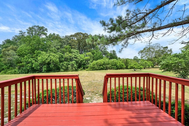 Photo - 270 Oaknoll Ave