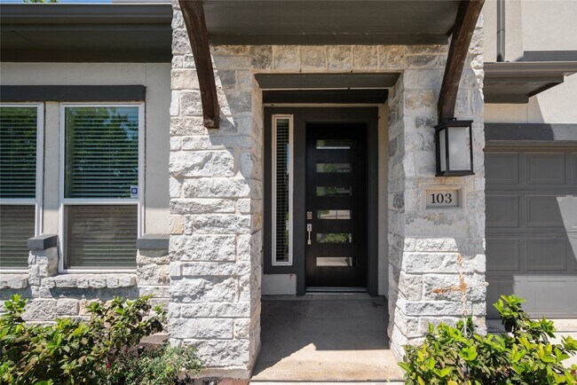 Photo - 103 E Christine Manor Dr