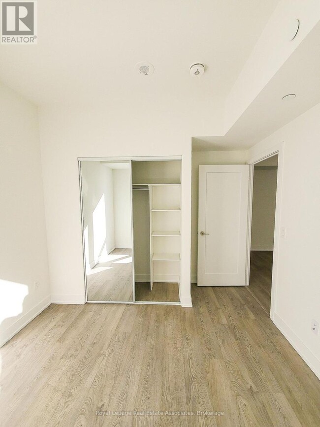 Photo - 9 Mabelle Ave Unité 1926