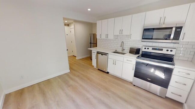 Building Photo - 603 E Ann St Unit 5