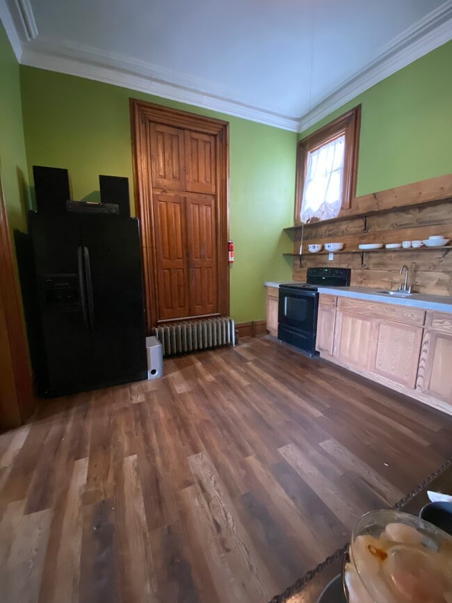 Photo - 223 E Main St