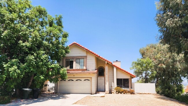Corner Lot, 3BD, 2.5BA Home in Lake Elsinore - Corner Lot, 3BD, 2.5BA Home in Lake Elsinore