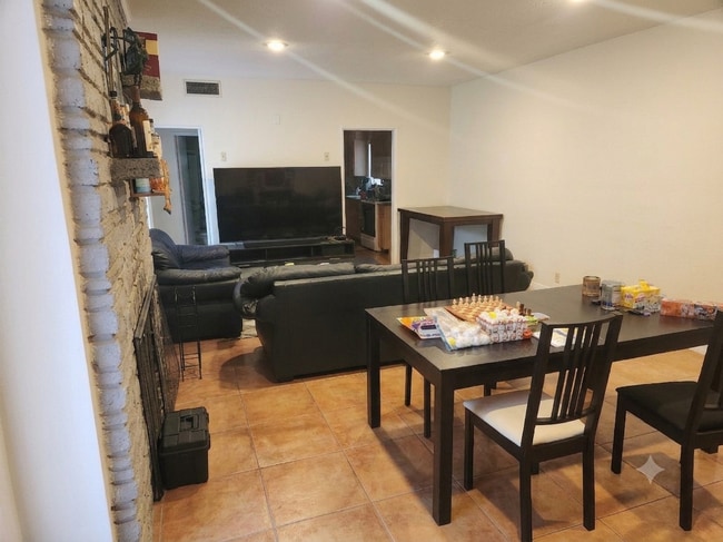 Photo - 1439 Miller Rd