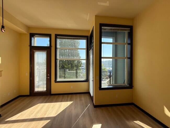 Photo - 655 Crockett St Unit B 104