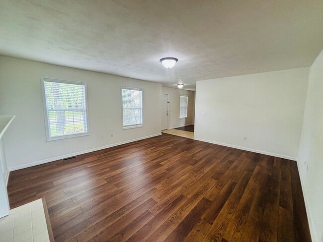 Photo - 985 New Village Dr NW