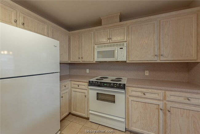1004 Crepe Myrtle Ct