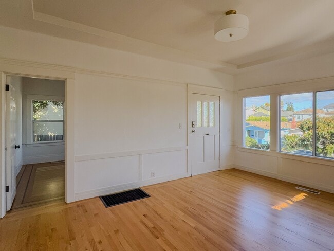 Photo - 2011 Rosedale Ave