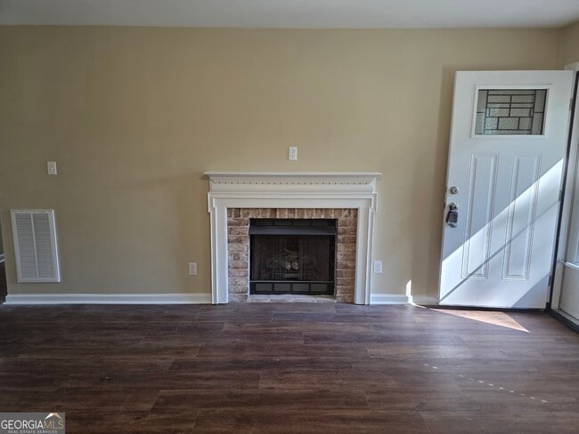 Photo - 312 W 5th St