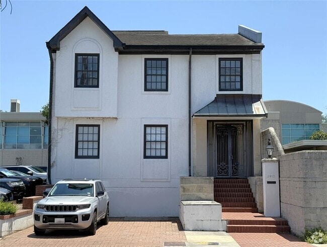 Building Photo - 2813 Saint St Rental