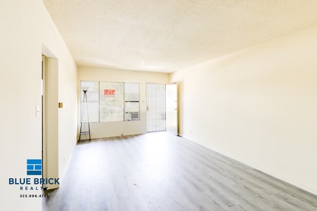 Building Photo - 1055 N El Centro Ave Unit 8