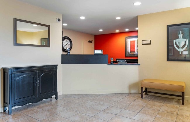 Photo - Furnished Studio-South Bend - Mishawaka - ...