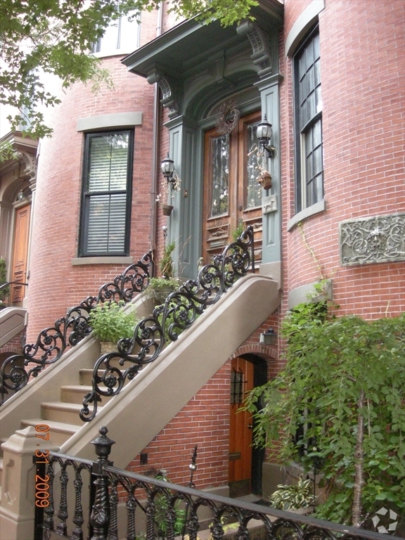 Building Photo - 125 Pembroke St Unit B Rental