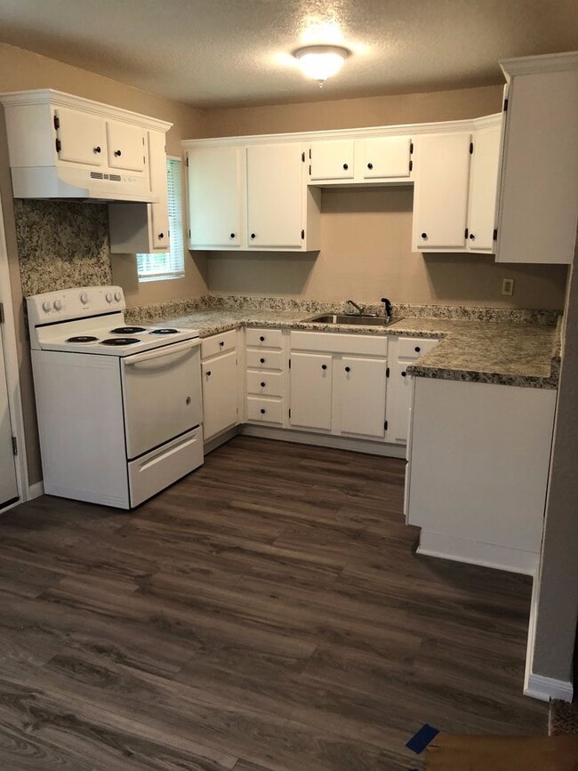 Photo - 3313 Maple Ave