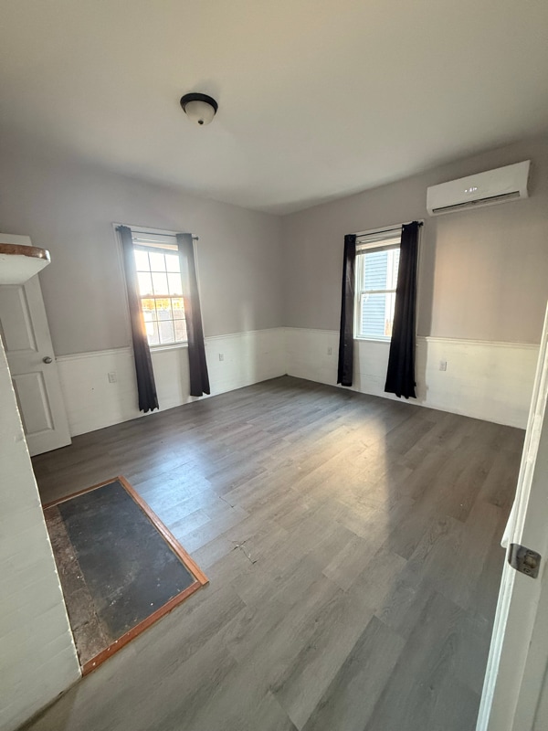 Photo - 293 Point St