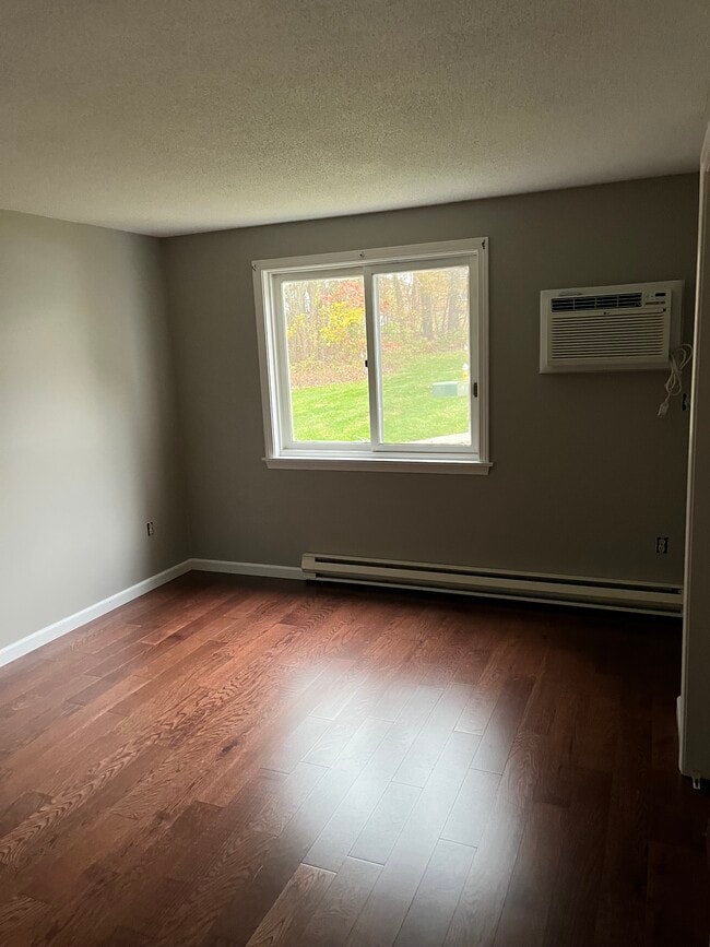 Building Photo - 1134 Hartford Tpke Unit 1A1