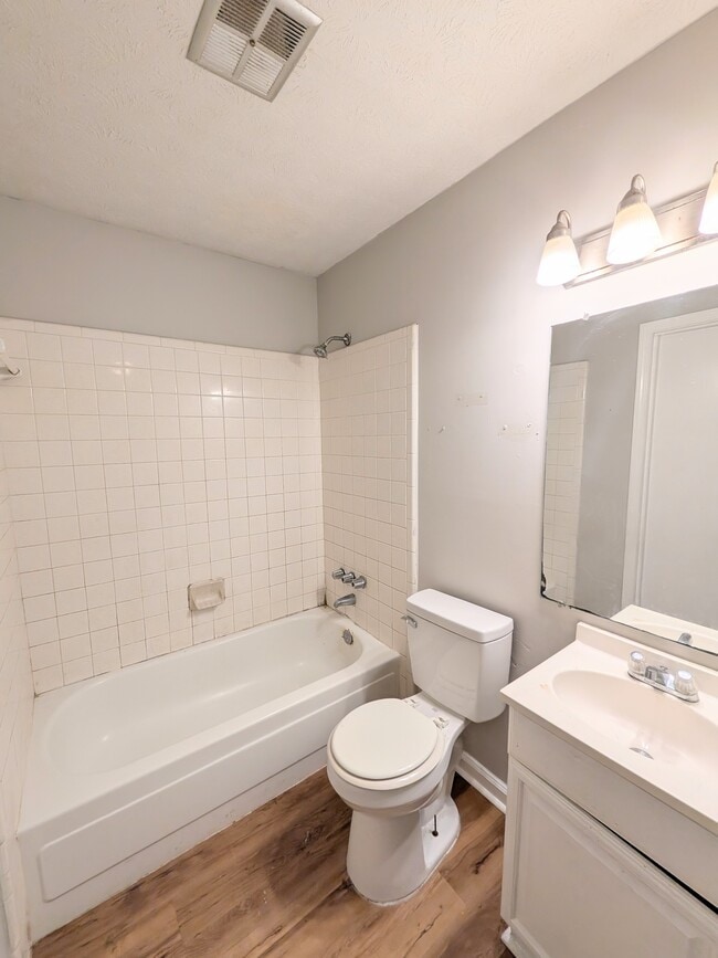 Photo - 4379 Springwood Terrace