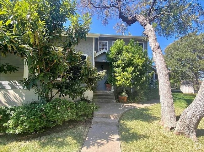 Building Photo - 1811 W 39th St Rental