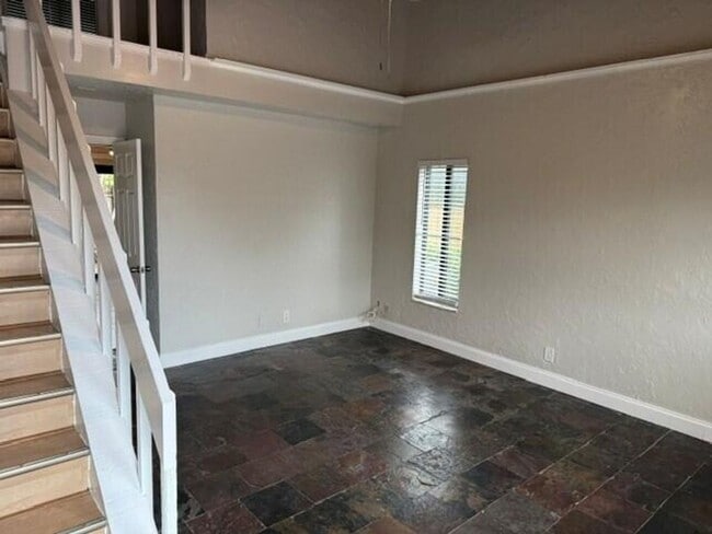 Photo - 103 NE 28th St