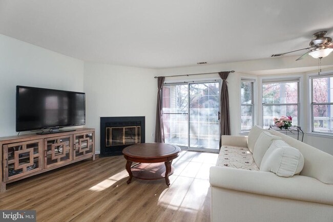 Photo - 206 Salem Ct Unidad 3