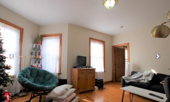 Photo - 16 Rossmore Rd Unit 3