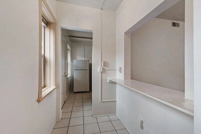 Photo - 2311 W Wisconsin Ave Unidad 10