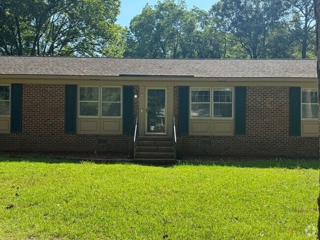 Building Photo - Freshly Painted 3 Bedroom Ranch Rental
