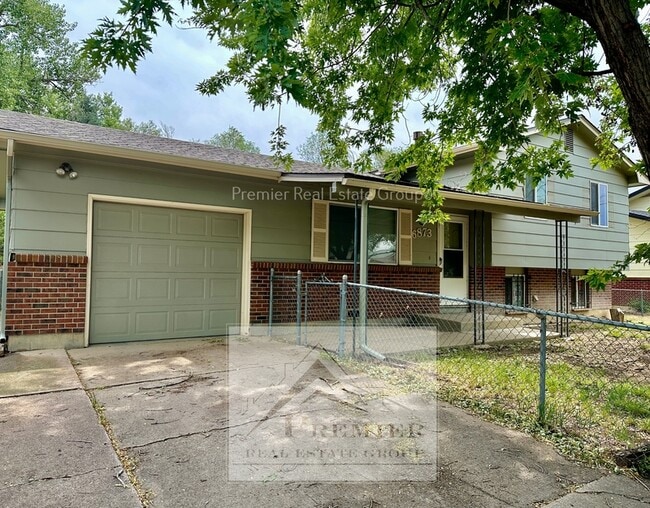 Building Photo - 6873 Metropolitan St