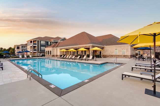 The Pointe at Five Oaks
