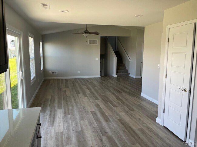 Photo - 307 Meriadoc Ln