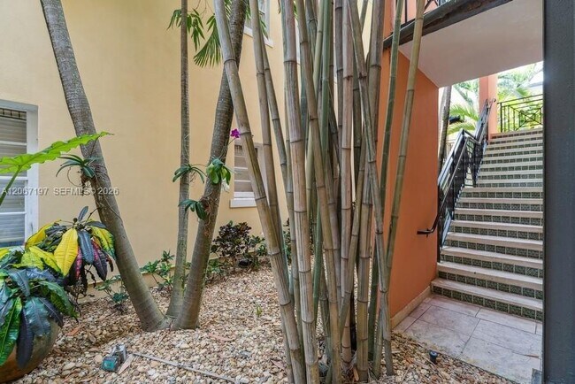 Photo - 4812 Pine Tree Dr Unit 206