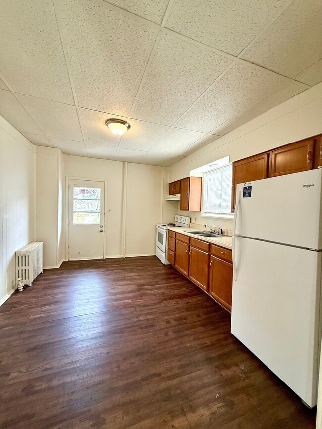 Photo - 305 S Front St