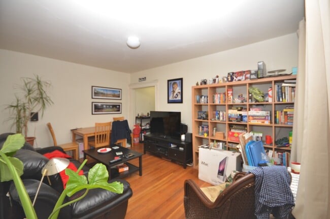 Building Photo - 1560 Commonwealth Ave Unit 25 Rental