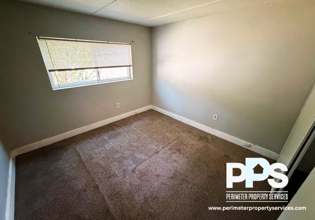 Photo - 1040 Sandtown Rd SW
