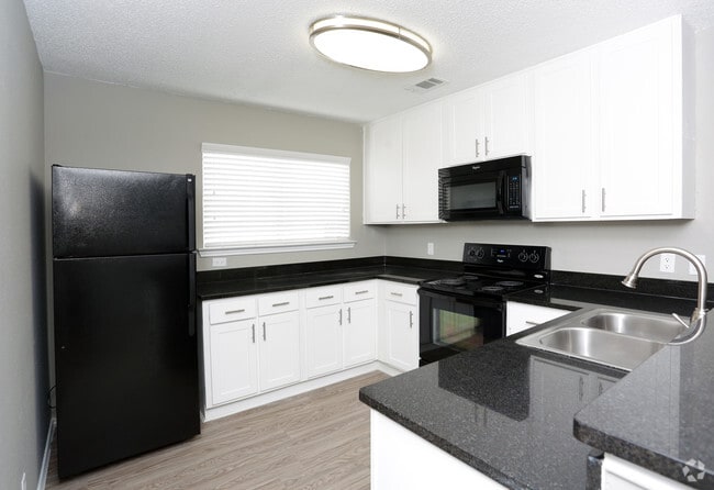 2HAB, 2BA 925 ft²