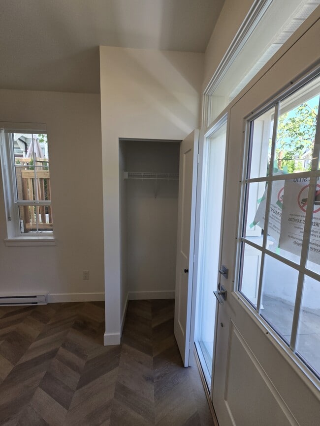 Photo - 720 Robinson St