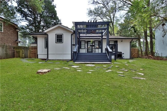 3352 Mathieson Dr NE