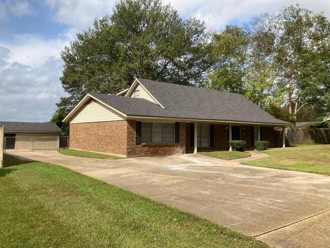 Photo - 9260 Blom Blvd